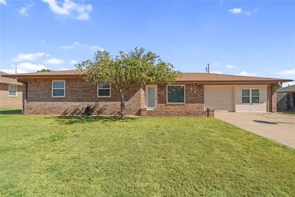 561 Skyview DR, Watonga, OK 73772