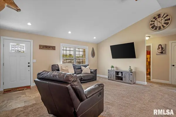 509 HARRISON DR, Mechanicsburg, IL 62545