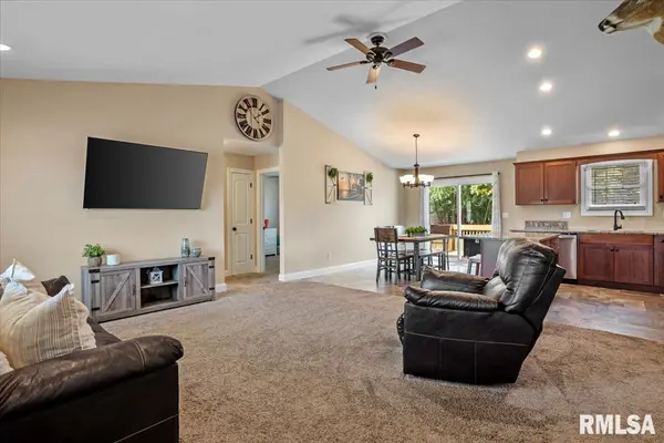 509 HARRISON DR, Mechanicsburg, IL 62545