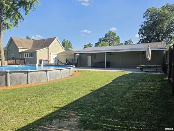 1306 MONROE AVE, Johnston City, IL 62951