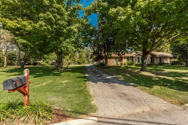 1097 Lakeshore Dr, Gallatin, TN 37066