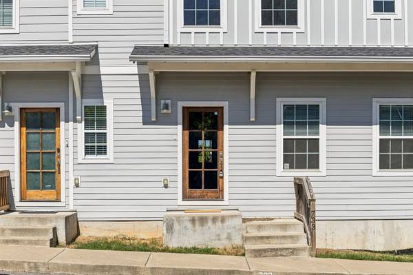 733 Arbor Trace Cir, Nashville, TN 37207