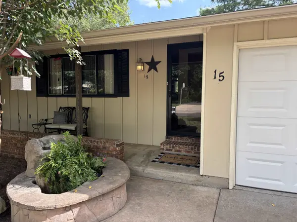 15 Sunset Drive, Hesston, KS 67062