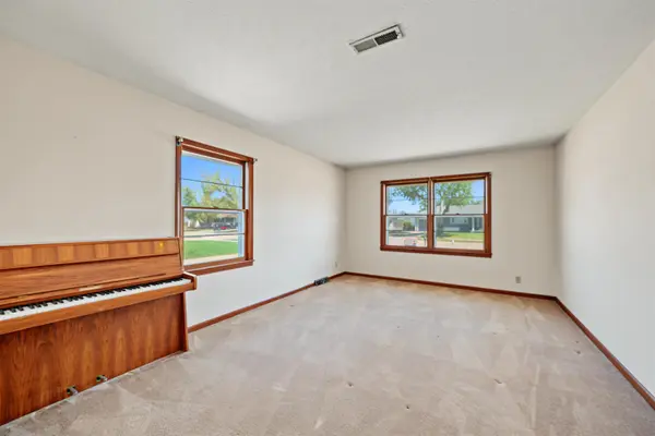 2158 Kensington Rd, Salina, KS 67401