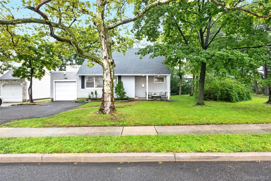 50 Commander AVE, Garden City, NY 11530