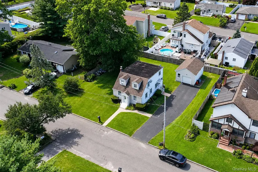 120 Aspen RD, Kings Park, NY 11754