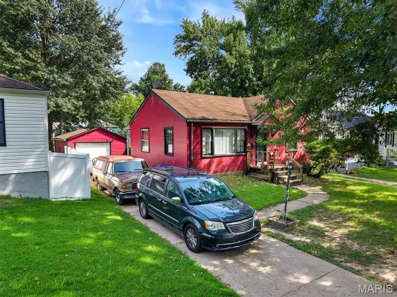 1944 Falcon DR, Hanley Hills, MO 63133