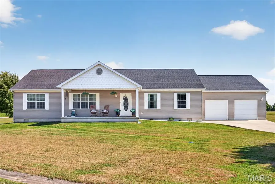 3 Algonquin LN, Pocahontas, IL 62275