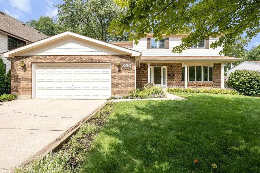 360 E Woodland RD, Lake Bluff, IL 60044
