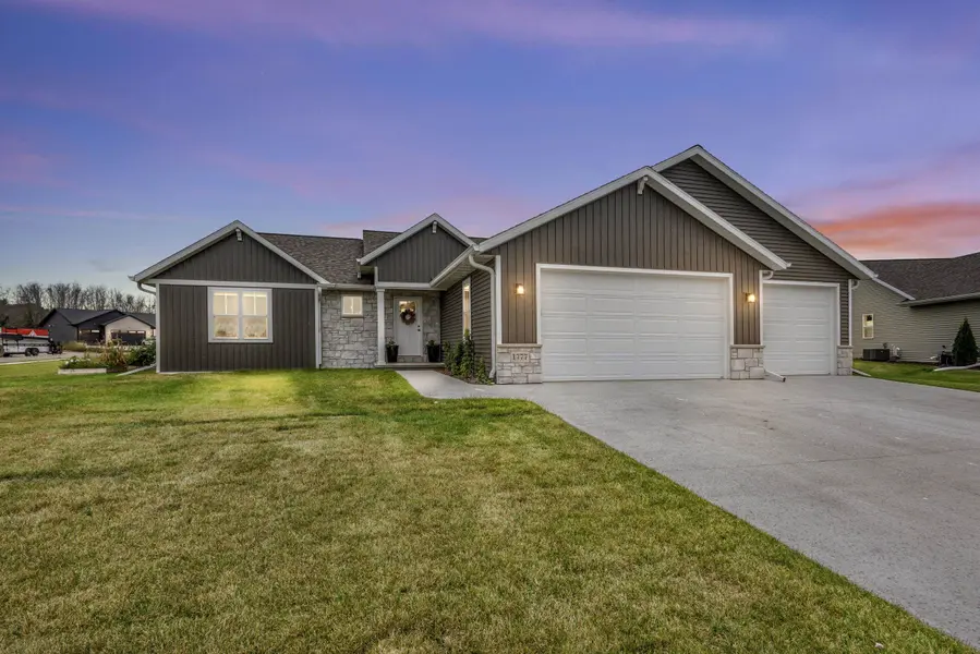 1777 LOYAL DR, Neenah, WI 54956