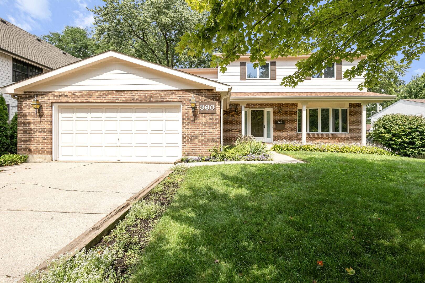 360 E Woodland RD, Lake Bluff, IL 60044