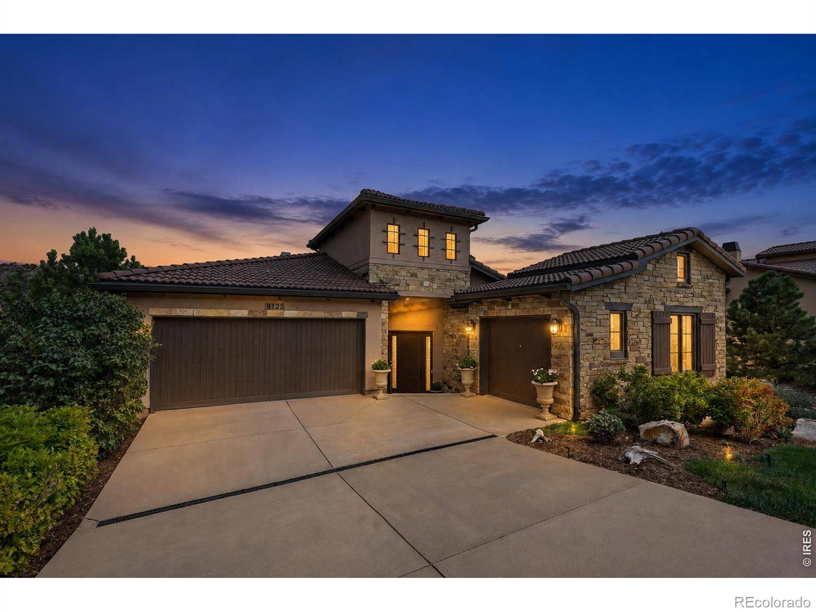 8122 Raphael LN, Littleton, CO 80125