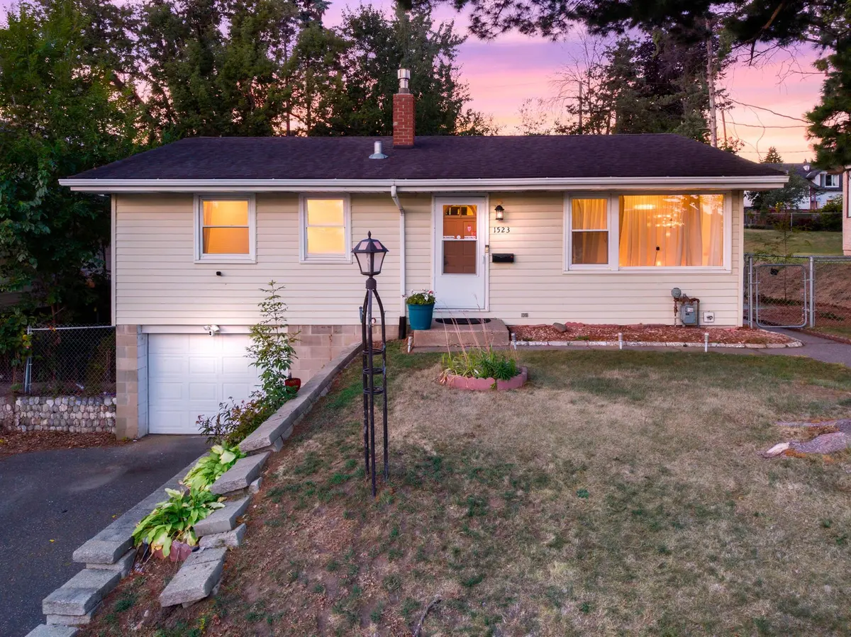 1523 Old Hudson RD, Saint Paul, MN 55106