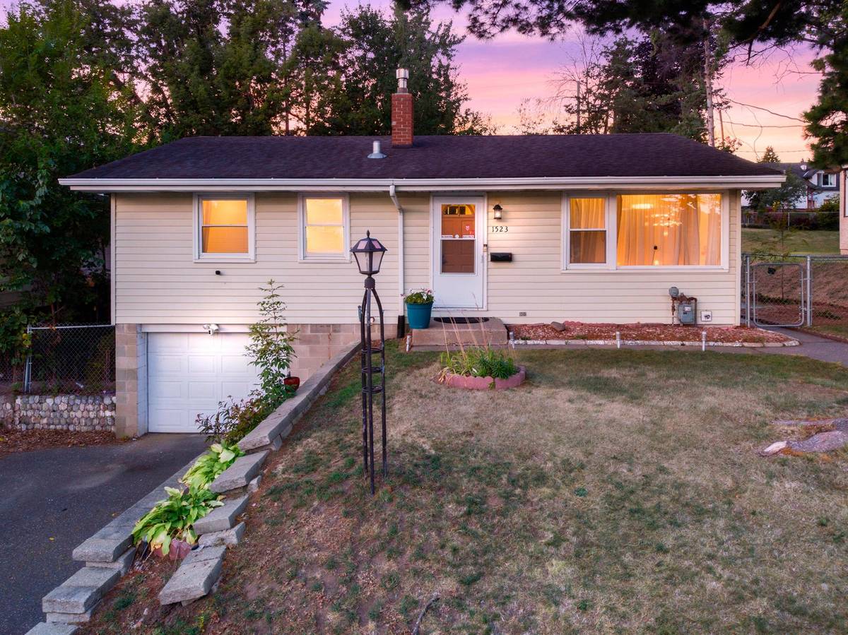 1523 Old Hudson RD, Saint Paul, MN 55106