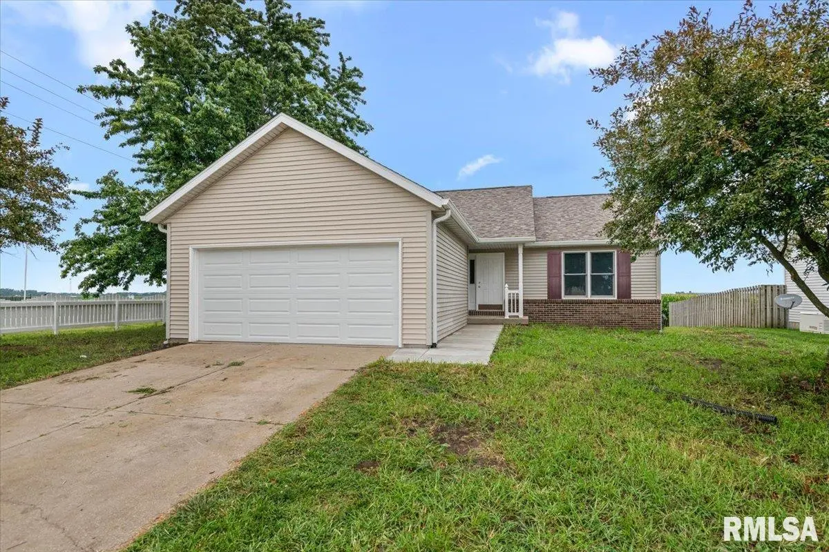 76 FRANK ST, New Berlin, IL 62670