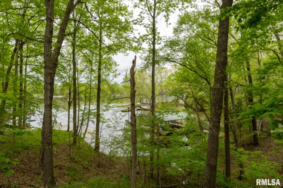 30 Waterfront DR, Creal Springs, IL 62922