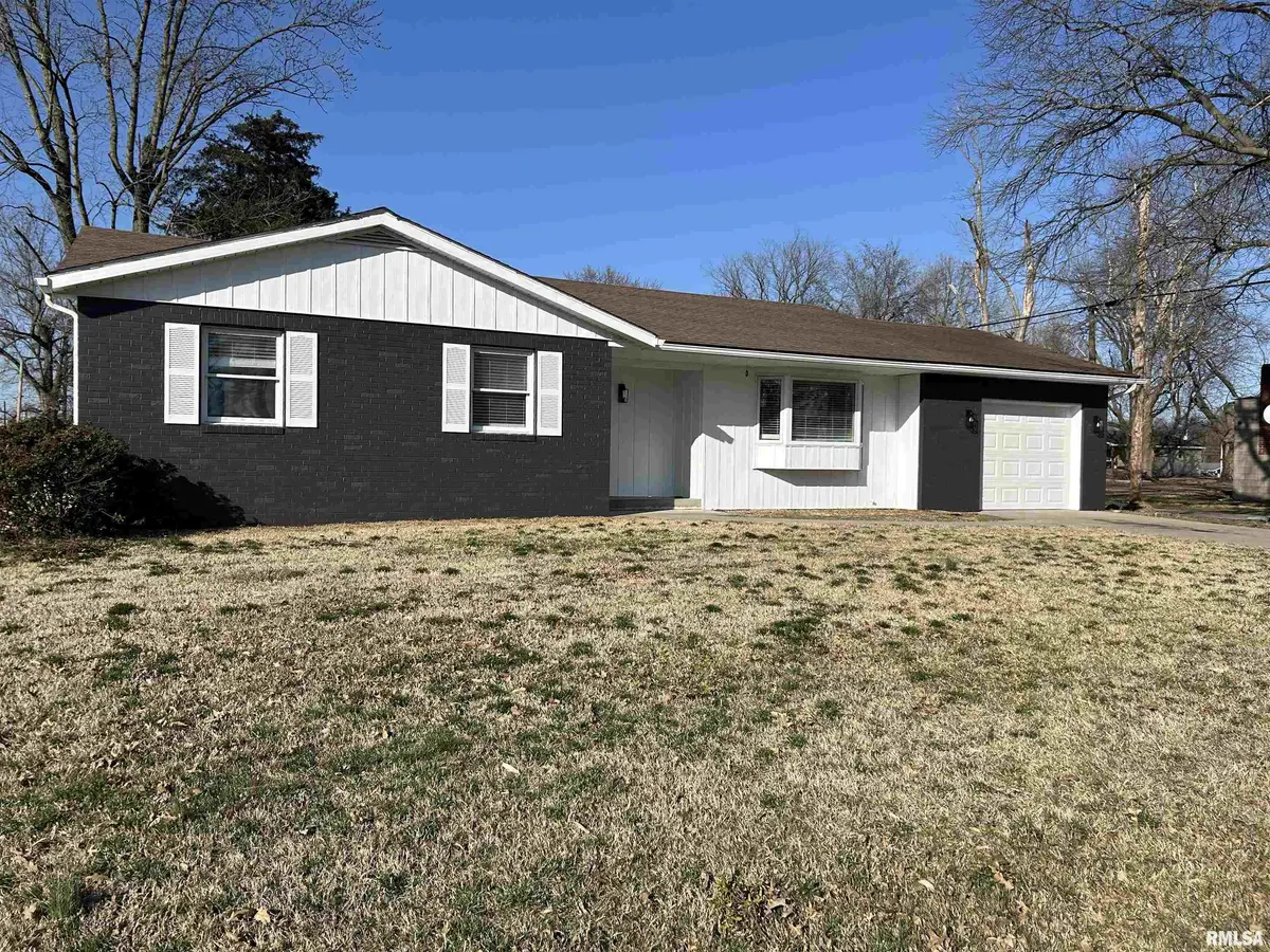 100 E SOUTH ST, Duquoin, IL 62832