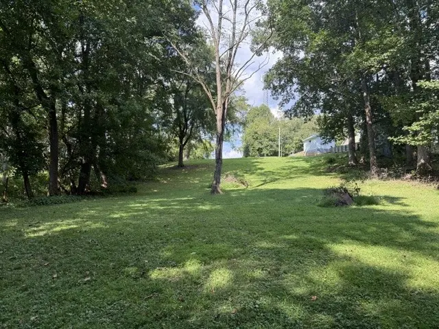 305 S Riverside Dr, Mcminnville, TN 37110