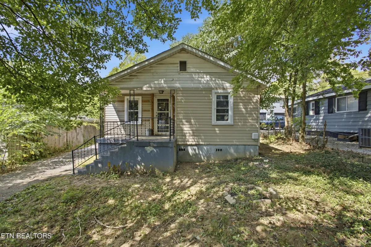 547 Henderson St, Harriman, TN 37748
