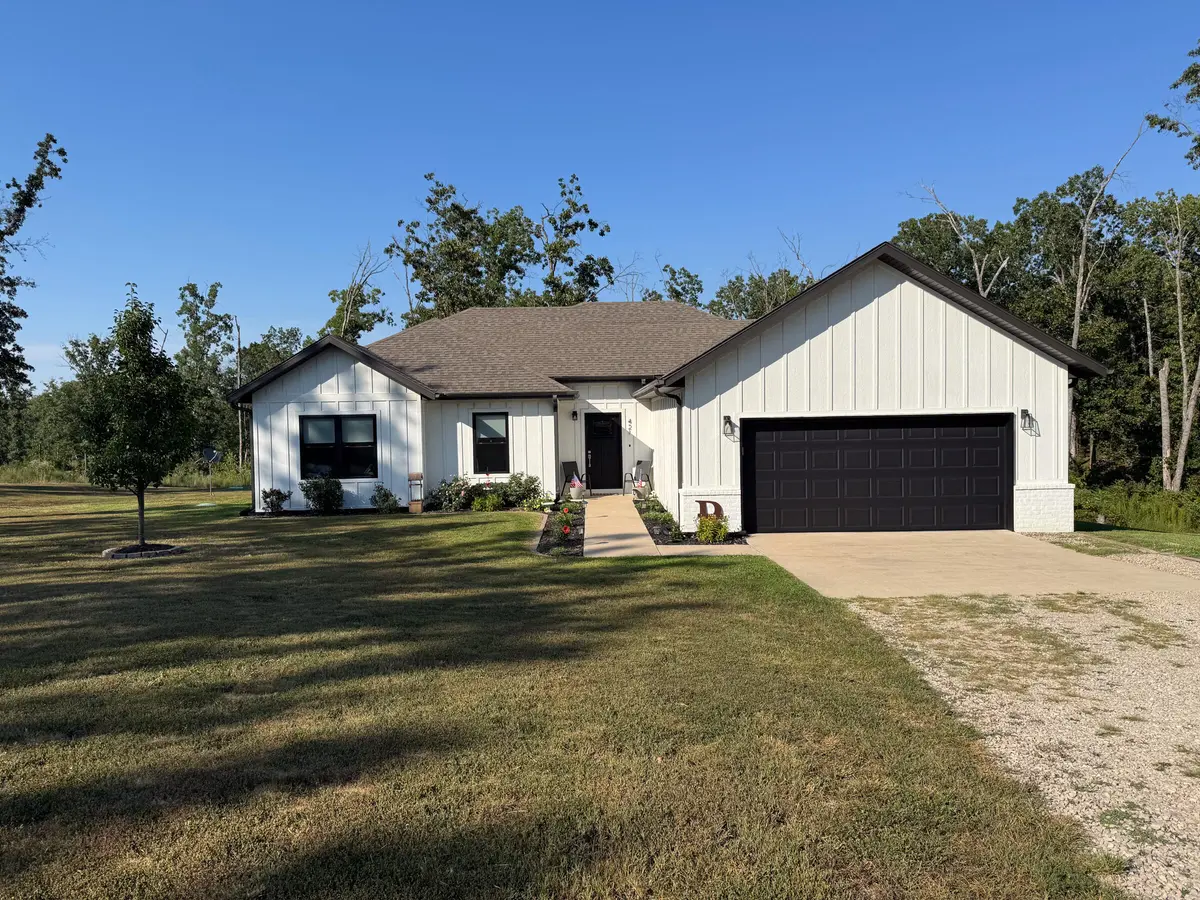421 Ira DR, Seymour, MO 65746