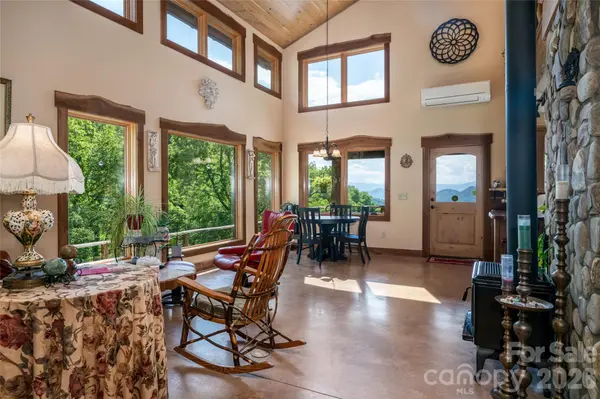 217 Natures Rest LN, Clyde, NC 28721