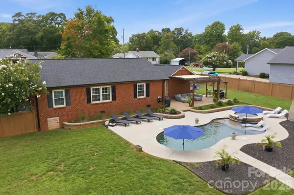 300 Eastwood DR, Mount Holly, NC 28120