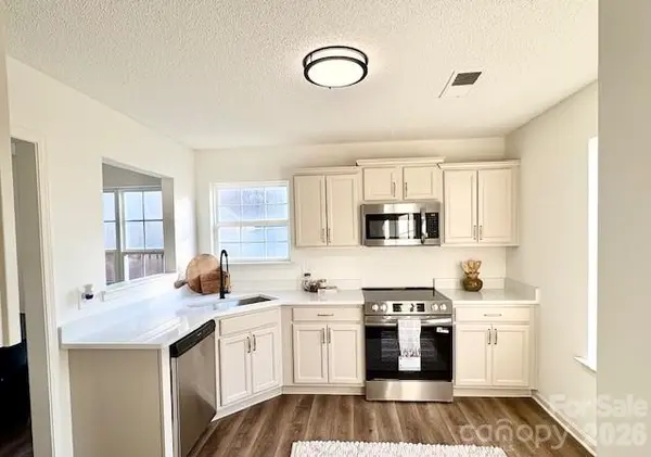6111 Country Walk DR, Charlotte, NC 28212
