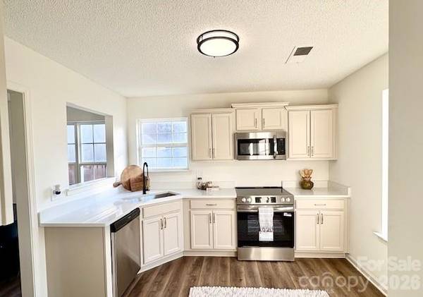 6111 Country Walk DR, Charlotte, NC 28212