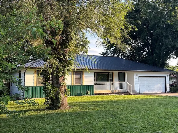 802 E 4th AVE, Garnett, KS 66032