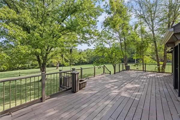 25050 W 129th TER, Olathe, KS 66061
