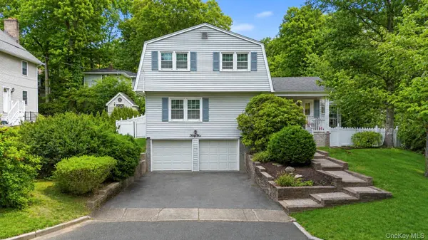 35 Sanford ST, Huntington Station, NY 11746