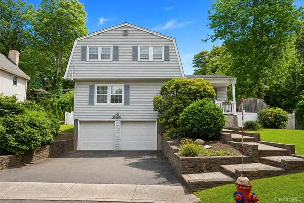 35 Sanford ST, Huntington Station, NY 11746