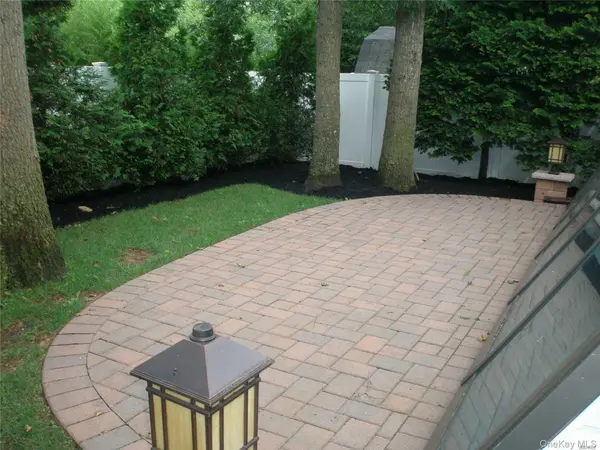 4924 Express Dr South, Ronkonkoma, NY 11779