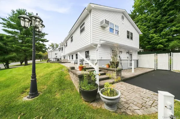 2 Harvest Hill LN, Middletown, NY 10940