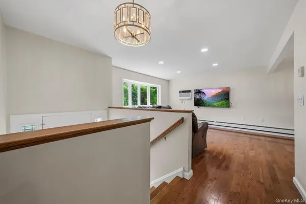 2 Harvest Hill LN, Middletown, NY 10940