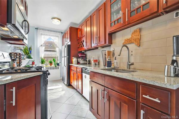 67-35 Yellowstone BLVD #4P, Forest Hills, NY 11375