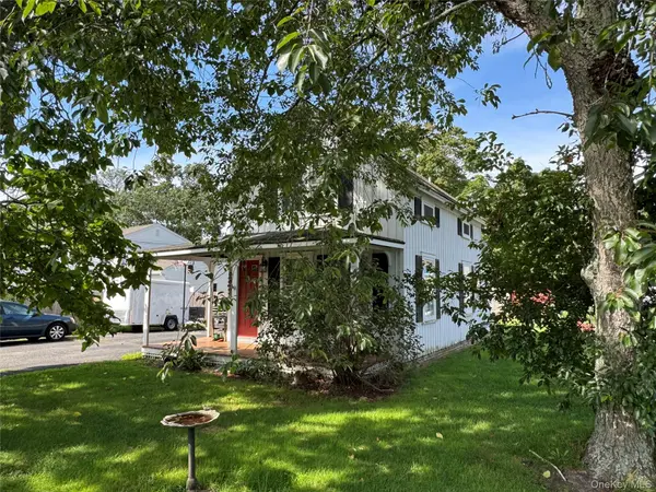 30 Clinton ST, Center Moriches, NY 11934