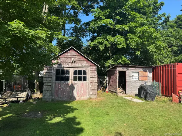 30 Clinton ST, Center Moriches, NY 11934