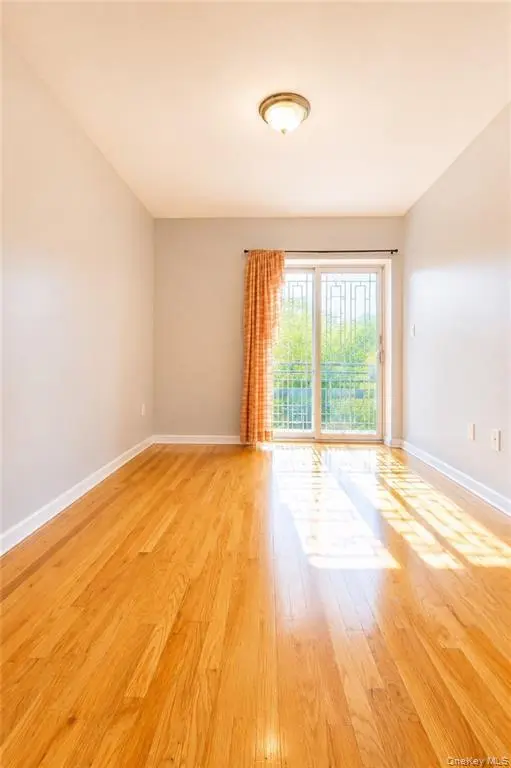 114-26 Dalian CT, College Point, NY 11356