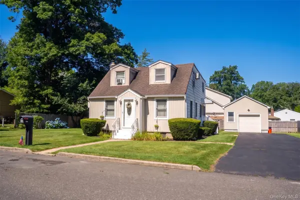 120 Aspen RD, Kings Park, NY 11754