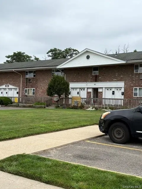 41 Quebec RD, Island Park, NY 11558