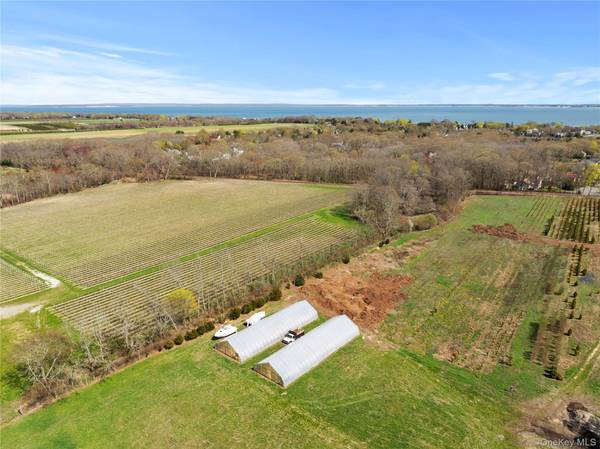 1705 & 1709 Main RD, Jamesport, NY 11947