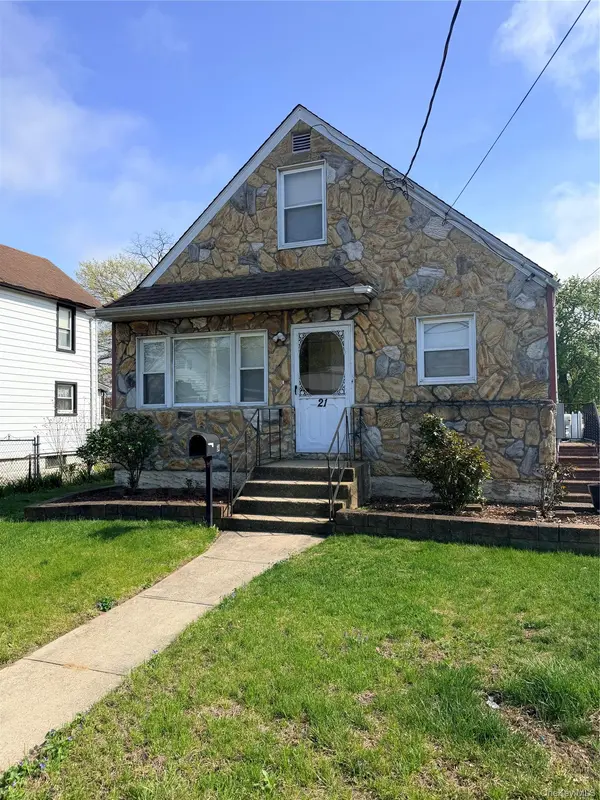 21 W Centennial Ave, Roosevelt, NY 11575