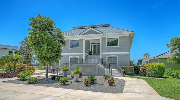 7418 WESTMORELAND DR, Sarasota, FL 34243