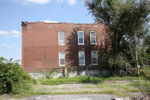 4744 Kensington PL, St Louis, MO 63108