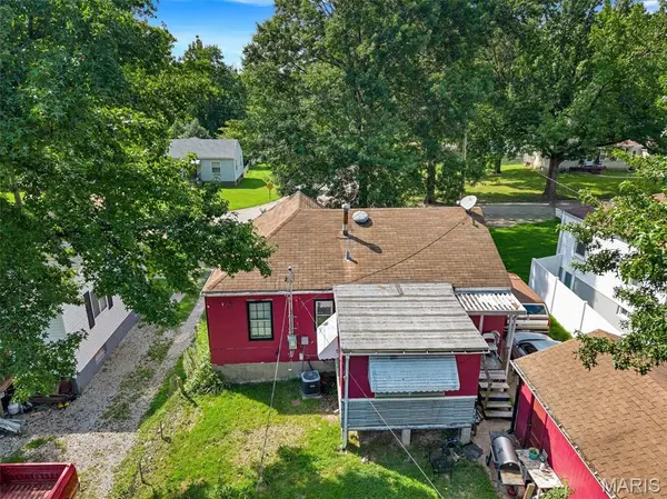 1944 Falcon DR, Hanley Hills, MO 63133