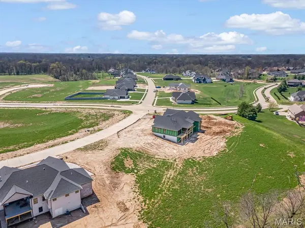 3905 Slate LN, Edwardsville, IL 62025