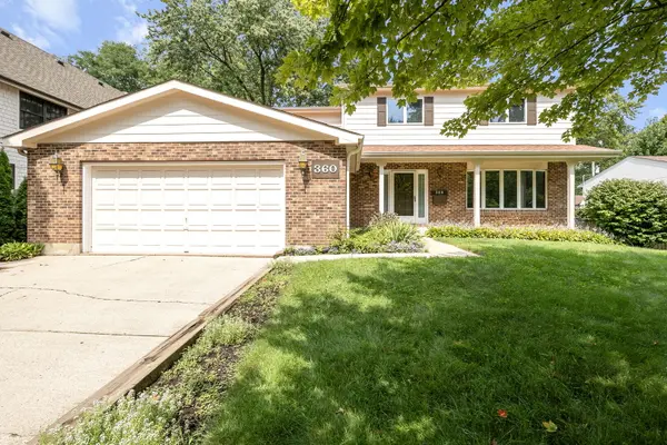 360 E Woodland RD, Lake Bluff, IL 60044