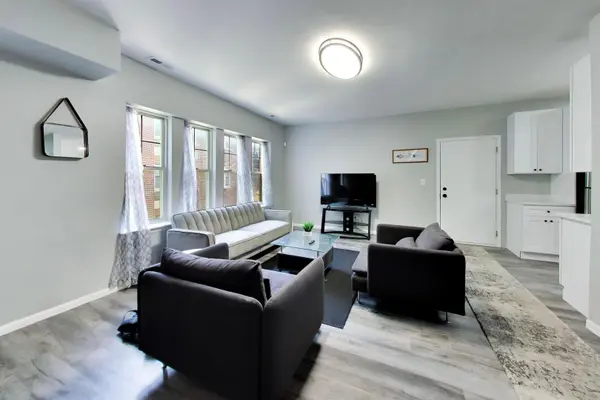 2315 E 70th PL #213, Chicago, IL 60649