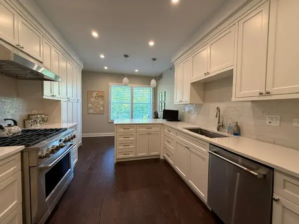 800 Deerfield RD #309, Highland Park, IL 60035